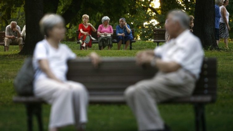 Готвят орязване на пенсиите и заплатите в Сърбия