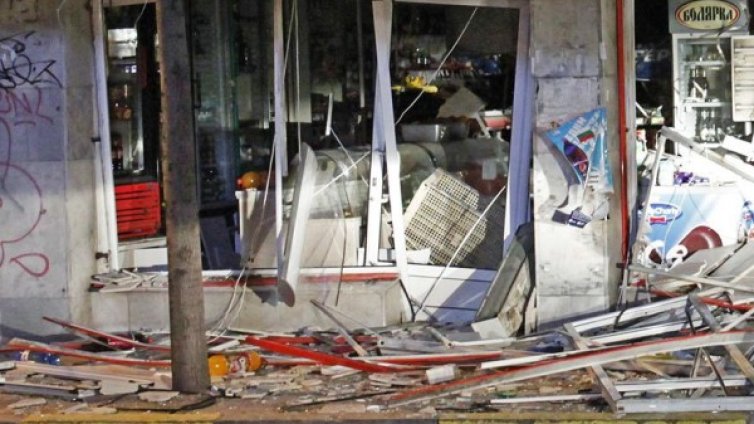 Пиян шофьор влетя в магазин за хранителни стоки