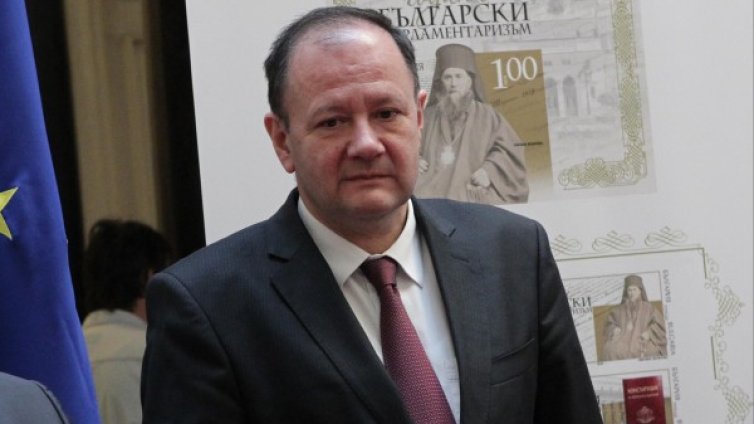 Миков описа парламента на сбогом - отворен, обграден и празен