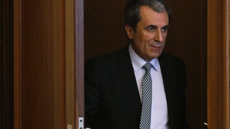 "Кабинетът "Орешарски" подкосен от Украйна и евровота"