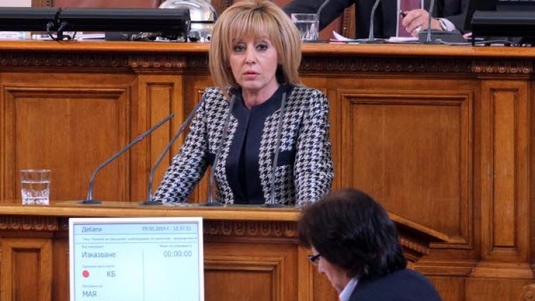 Орешарски стана част от сценарий на ГЕРБ и ДПС, обяви Манолова