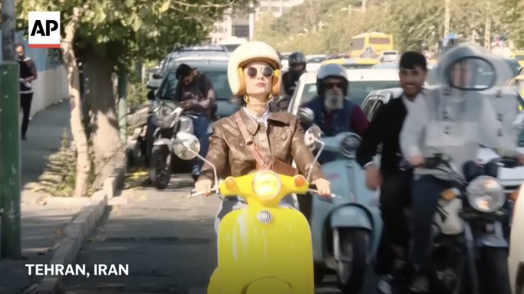 Обществена промяна в Иран: Жените вече карат мотоциклети ВИДЕО