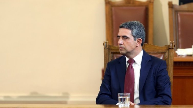 Служебният премиер: Посланик, професор или президентски кадър