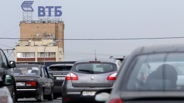 Москва посреща с показна храброст новите санкции на Запада