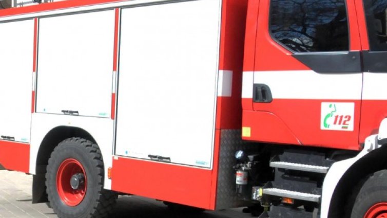 Хванаха двама мъже, подпалили лек автомобил