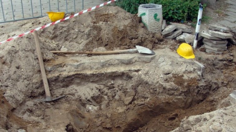 Срутила се земна маса уби работник в Пловдив 