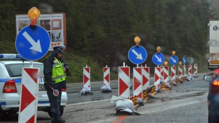 АПИ вади близо 5 млн. лв. за умни знаци по пътищата