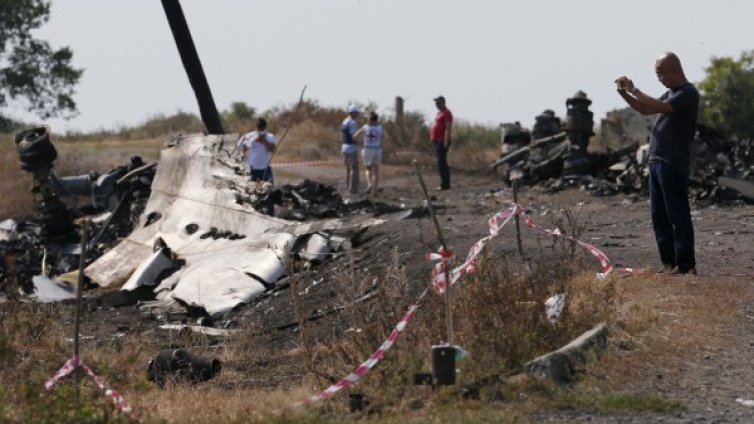 Още тленни останки на жертви от малайзийския Боинг пристигнаха в Холандия