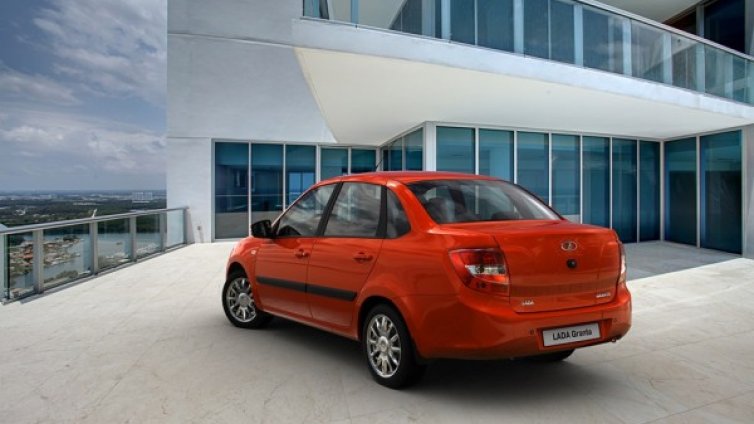 Първи снимки на обновената Lada Granta 