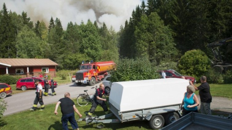Една жертва на огромен горски пожар в Швеция