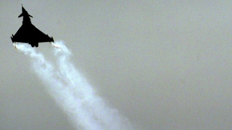 Британски изтребители ескортирали пътнически самолет 