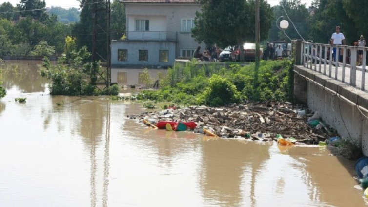 ЧЕЗ чака водата в Мизия да падне още, за да работи 