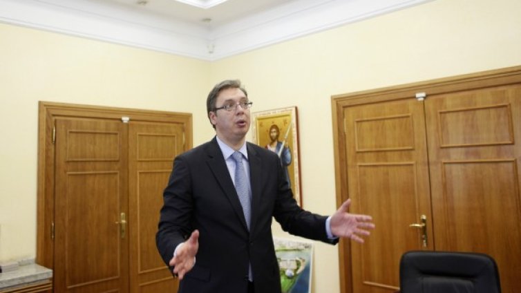 Шпагатът на Белград между Москва и Брюксел