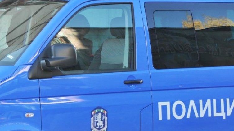 Труп на мъж е открит в коритото на река Елов дол
