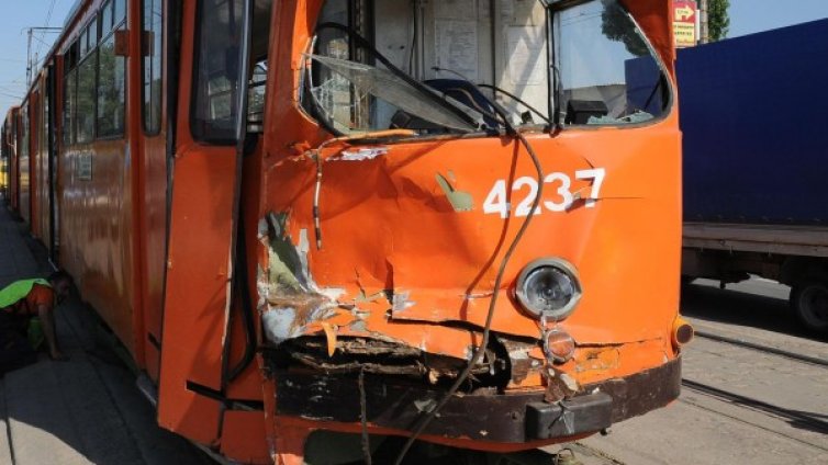  Трамвай 22 удари Ситроен в &bdquo;Подуяне&ldquo;