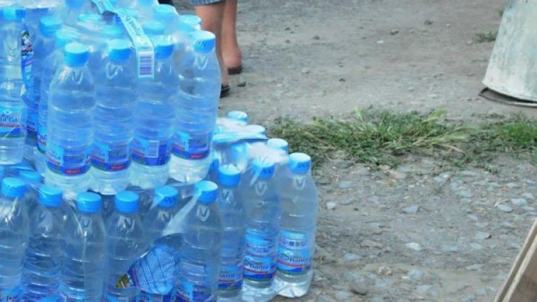 Столична община раздава минерална вода заради жегата