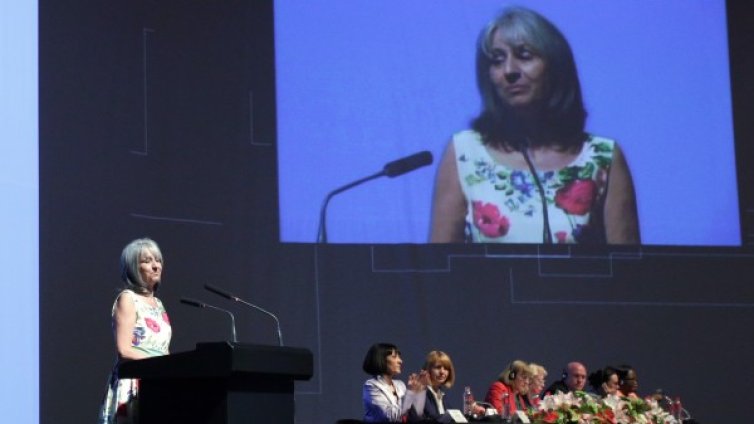 Политиците се забравиха, гледат само пари и власт, обяви Попова