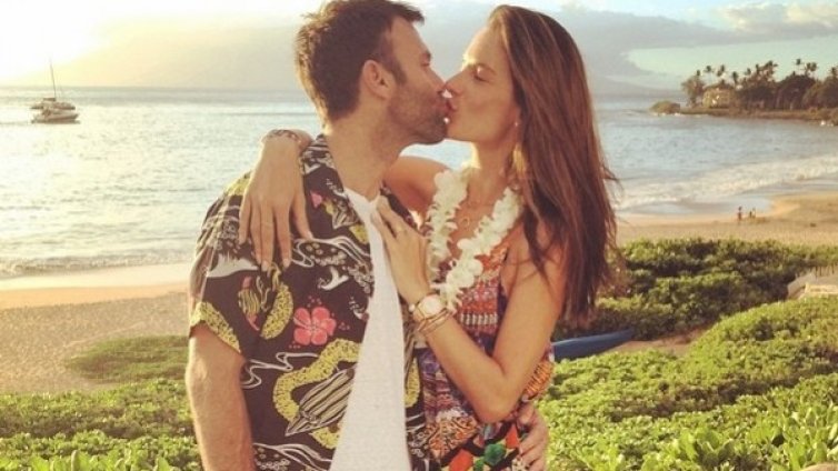 Алесандра Амброзио разпуска в Хавай