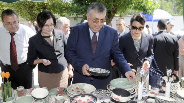 Кабинетът ще пази неутралитет, партиите да си гледат вота
