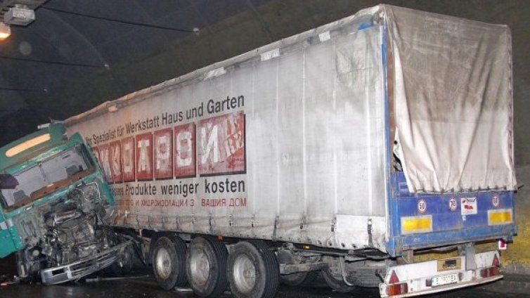 ТИР се запали на "Тракия", няма пострадали 