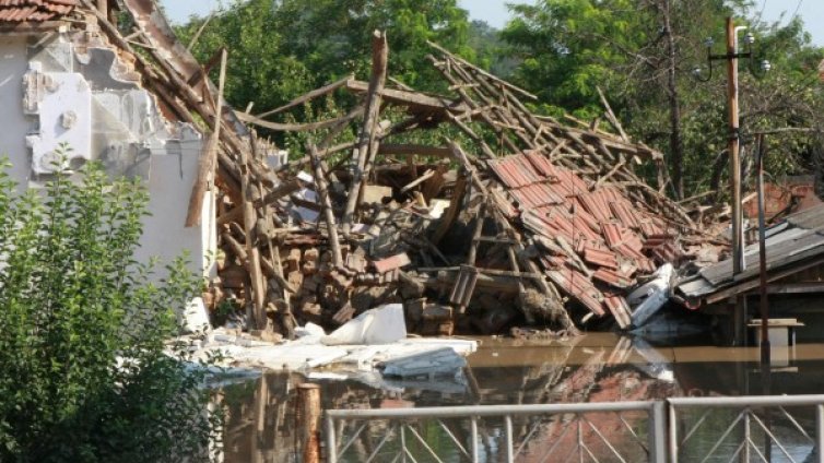В Мизия хората остават без зимнина, има риск от зарази