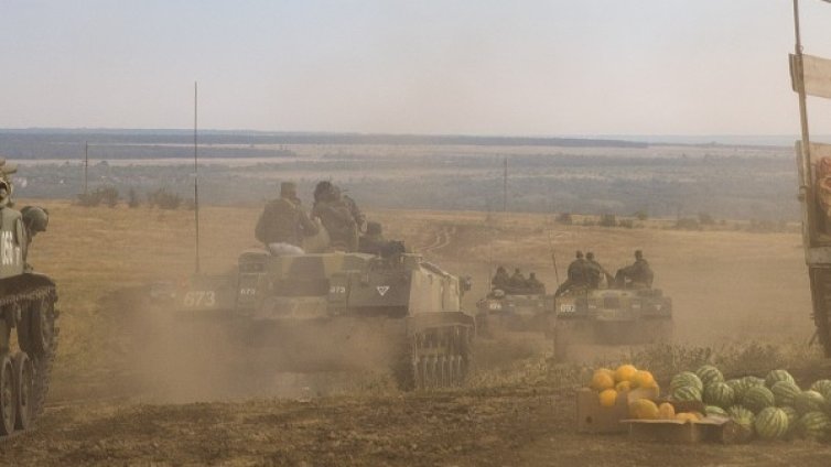 Бежански конвой ударен от ракети край град Луганск 