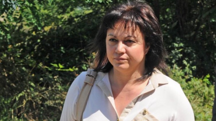 Нинова би Вигенин в Благоевград, но още не е водач