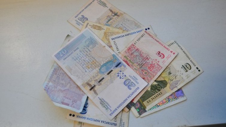 Данъчните щели да си съберат приходите за 2014 г.