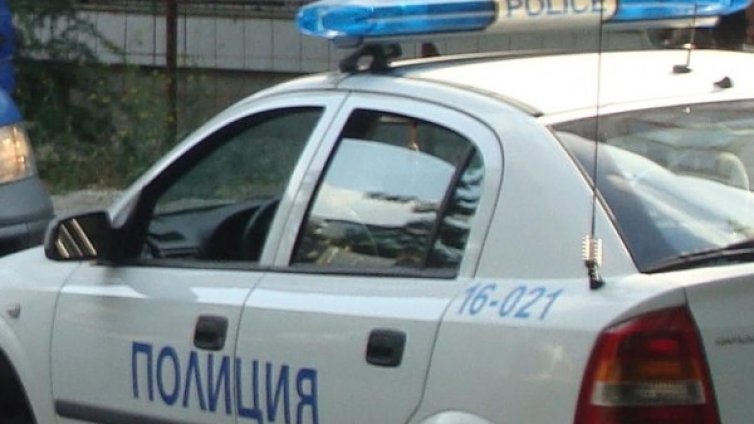 Хванаха пиян, откраднал кола и опитал да подкупи полицаи