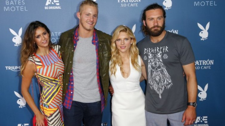 Нина Добрев излиза с Александър Лудвиг?