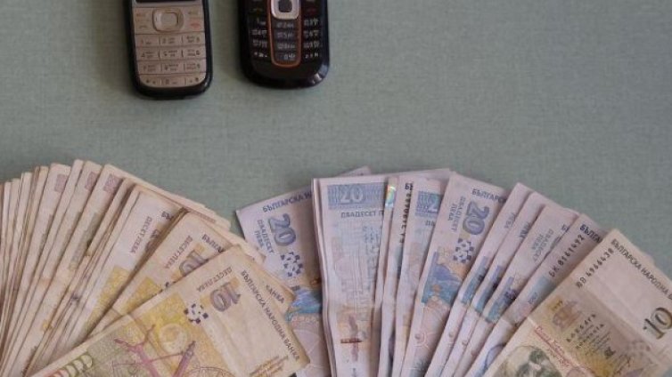 Пловдивчанка даде 4 бона на мним служител от Здравната каса