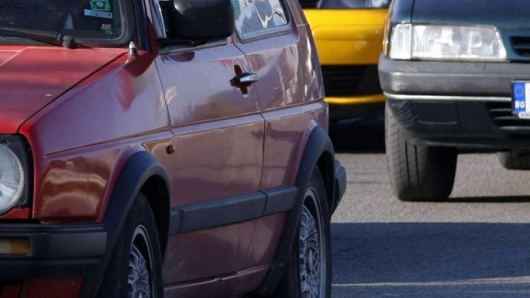 Противоградна ракета уцели кола в Пловдив