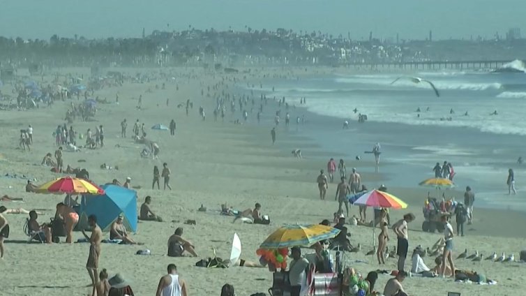 Подранило лято: В Калифорния e над 30 градуса, плажовете се напълниха