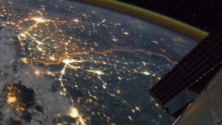 Китай прати два спътника в космоса