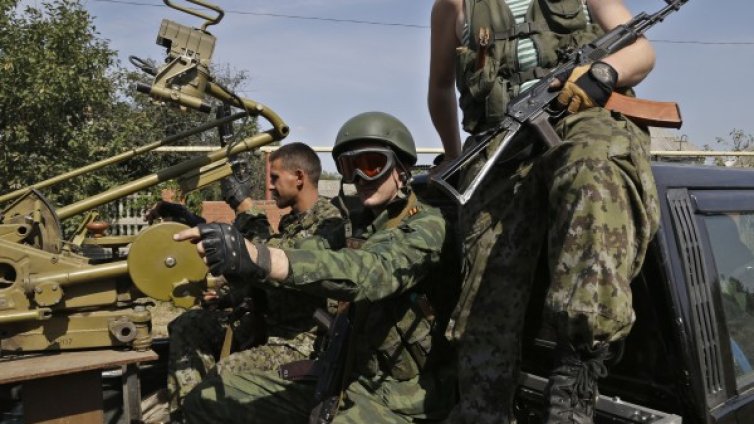 Обстрелваха летището в Донецк тази нощ