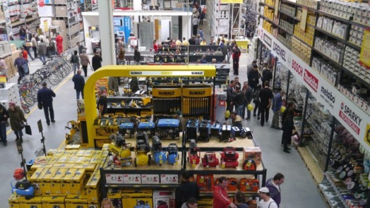 bauMax напуска България 