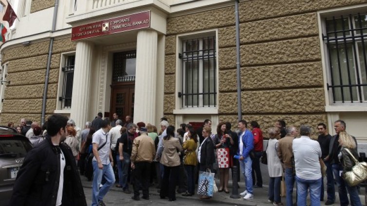 500 хил. българи косвено засегнати от кризата с КТБ 