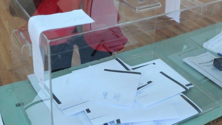 Протест пред ЦИК заради броя на избирателните секции в Турция