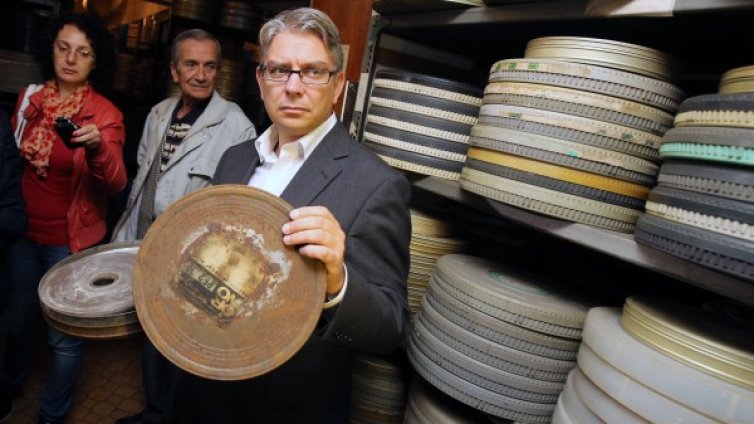 Филмите в националната филмотека заплашени от повреда