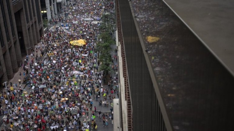 Десетки хиляди на протест срещу климатичните промени