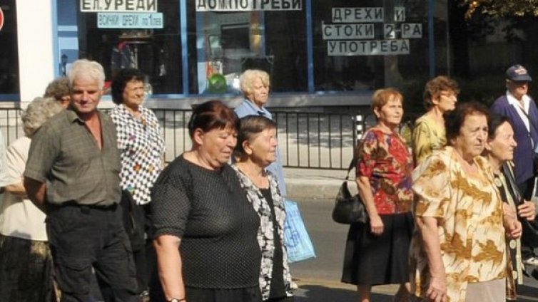  На 45% от работещите ни пенсионери не им стигат парите 