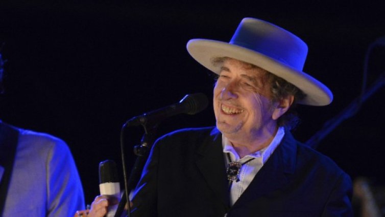 Боб Дилън е личност на годината на фондацията "МюзиКеърс" 