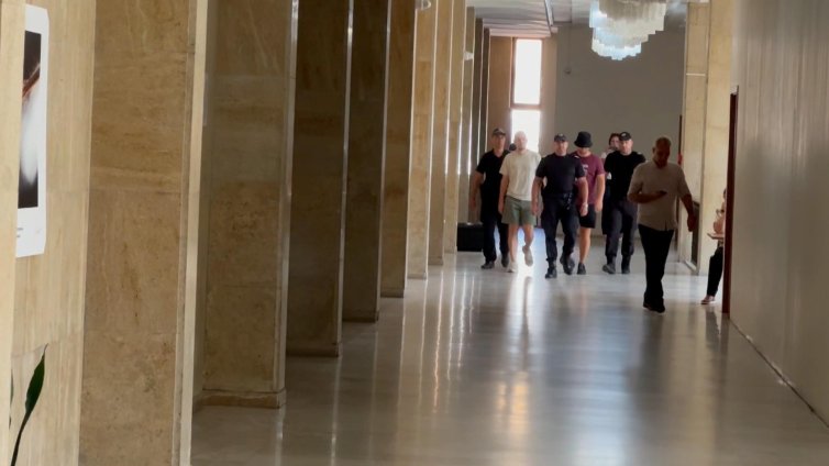 Съдът реши: домашен арест с гривна за двамата служители на НАП