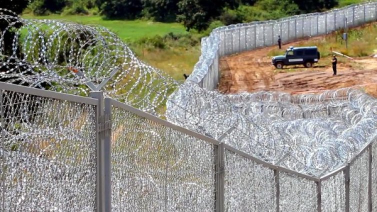 Оградата по границата безполезна - има повече бежанци през август
