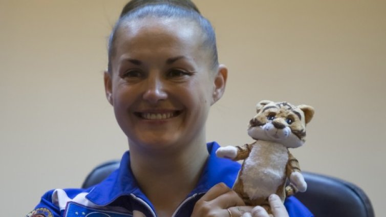 Привет, Елена Серова! МКС посрещна първата рускиня на борда
