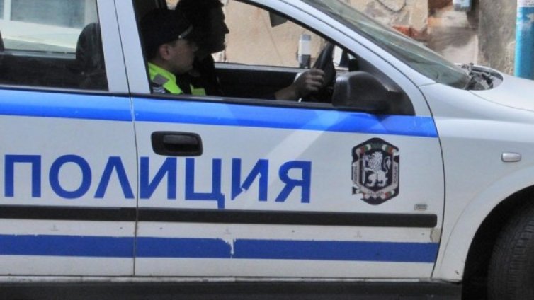 Дете е с опасност за живота след катастрофа в Добричко