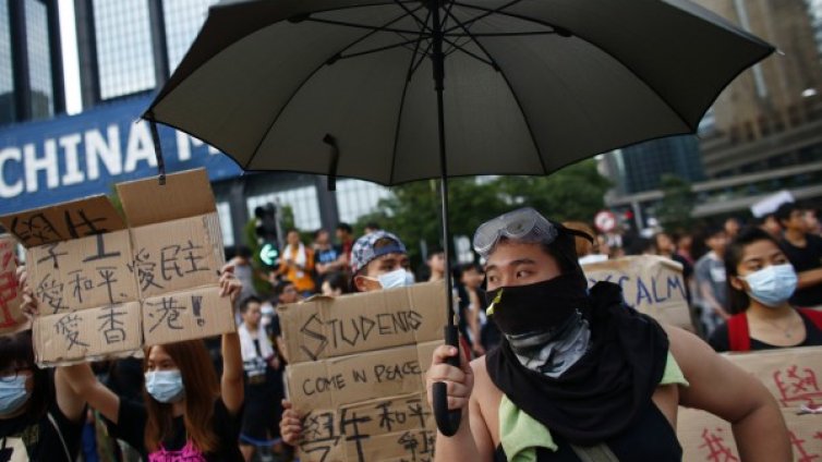 Нощта в Хонконг беше спокойна въпреки новия хиляден протест