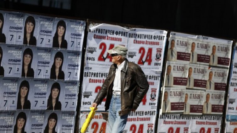 Анализатори: Партиите ще купят близо половин милион гласа