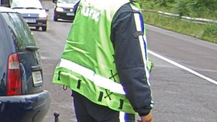 Кола помете възрастна пешеходка в Сливенско