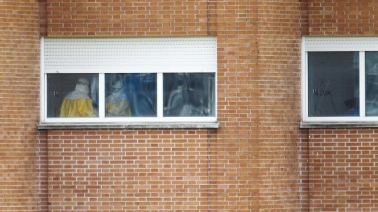 Още трима испанци в болница заради опасност от ебола